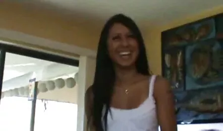 A menina mostra o belo sexo vídeo de pornô de anal anal para o próprio Rocco.