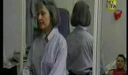 Uma gordura videos amadores de sexo anal branca sentada em uma galinha preta.