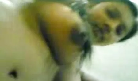 Ele agarrou o pau com os lábios e sexo anal video free chupa.