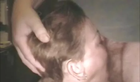 Gengivas sexo ana video com um jato de esperma nas pernas.