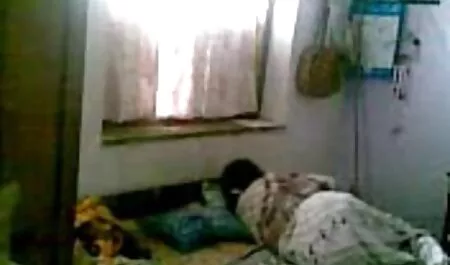 Ele olha para um homem negro foder sua esposa no xvideos novinha anal caseiro sexo anal.